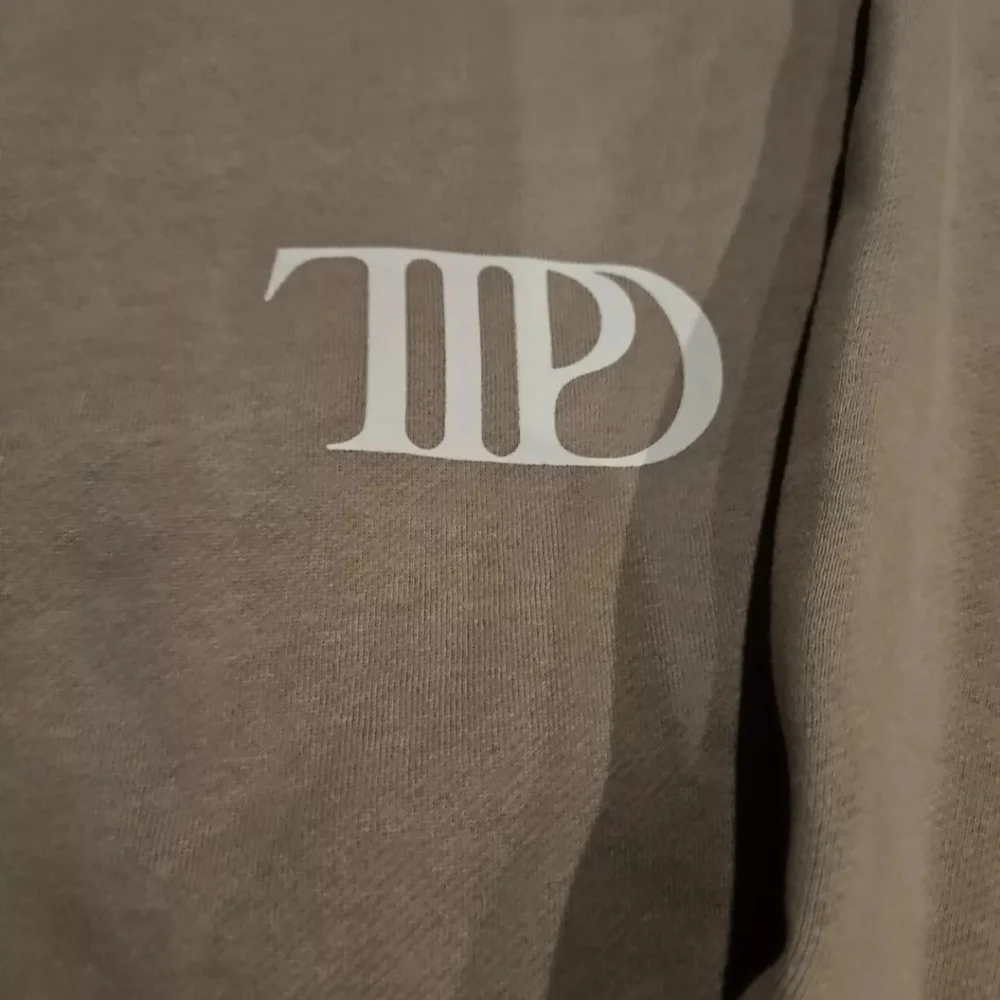 New Taylor Swift ttpd beige crewneck sweatshirt size small - Picture 8 of 12